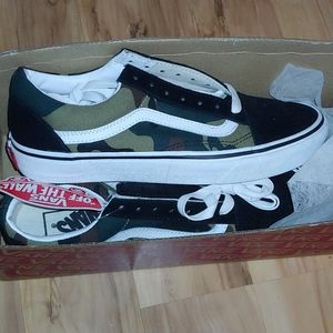 NWT Camouflage Vans Women's sz 7.5
